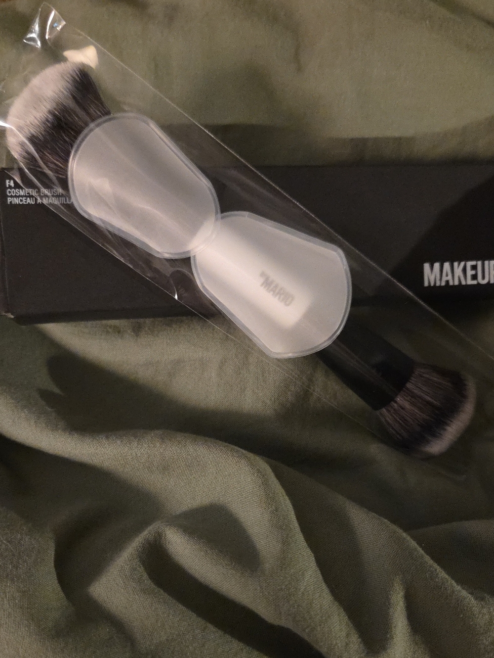 Dual-Ended Makeup Brush F4 - Black Handle with Gray Bristles